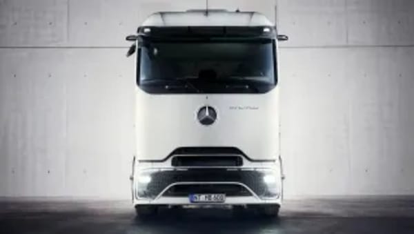 Con 500 km de autonomía y 24 toneladas de capacidad de carga, Mercedes presenta su camión eléctrico más importante para decir adiós a los diésel