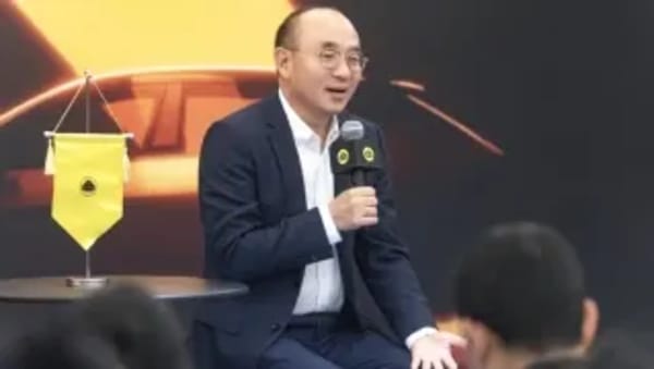 El CEO de Lotus, Feng Qingfeng, confirma la 'marcha atrás' de la plena electrificación porque quieren vender 150.000 coches