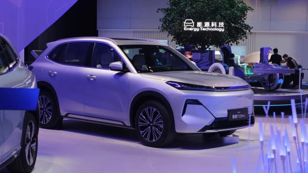 Geely cuestiona la seguridad de la carga ultrarrápida en una crítica implícita a BYD