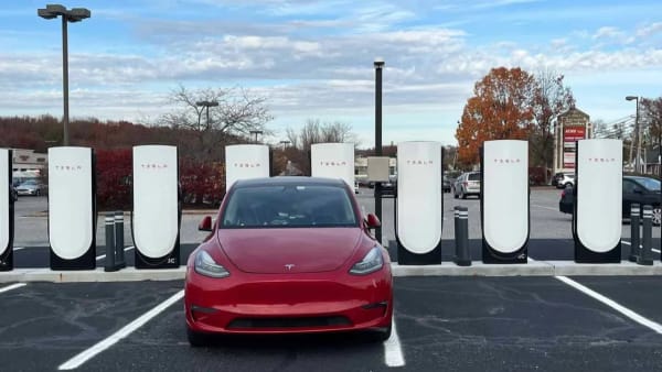 Tesla, carga gratis de por vida en Supercargadores por participar en un juego