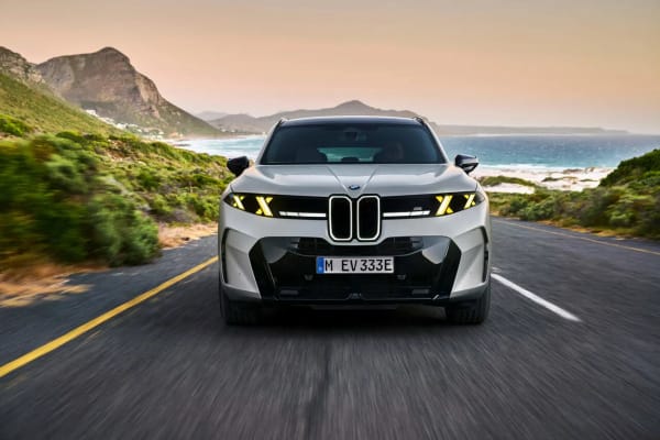 BMW iX5 60 xDrive, 578 CV y 845 km WLTP, carga a 460 kW