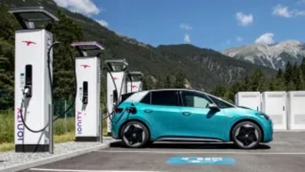 CNMC, alerta sobre el control de la red de recarga de coches eléctricos en España