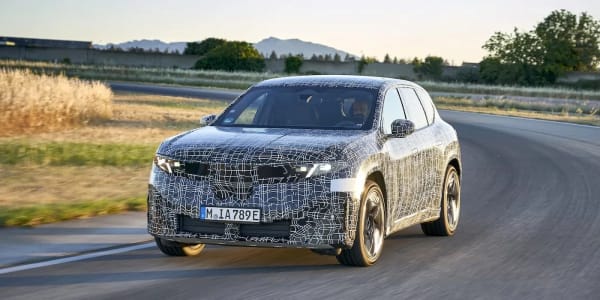 BMW iX4 2027, el SUV coupé eléctrico avistado en Nürburgring
