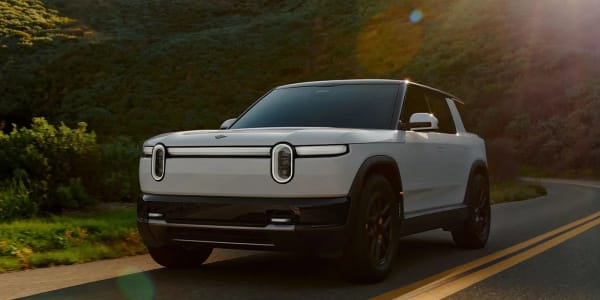 Rivian, venta de 75 millones de acciones para financiar la plataforma R2