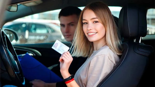 Carnet de conducir europeo, cambios para jóvenes, mayores y profesionales