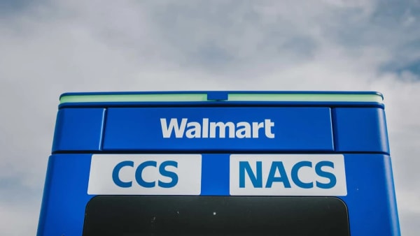 Walmart, el gigante que instala más cargadores rápidos que Electrify America