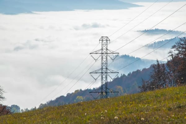 IEA, la demanda global de electricidad crece y las renovables superan al carbón