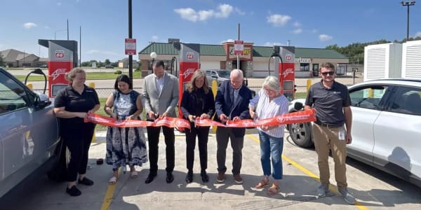 Illinois, primera estación de carga de vehículos eléctricos con fondos federales