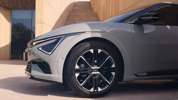 KIA EV6 Air, 580 km de autonomía y 8.700€ de rebaja, supera al MGS6