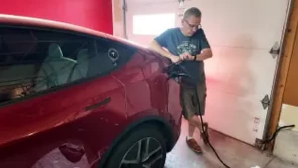 Tesla, un conductor recorre 160.000 km y desmiente miedos del coche eléctrico