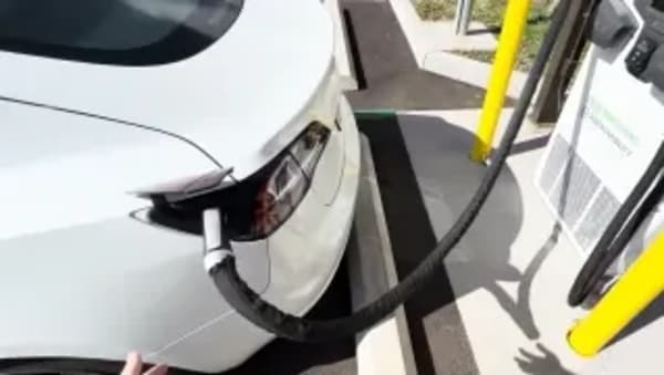 Coche eléctrico usado, su demanda crece un 107% por el encarecimiento del combustible