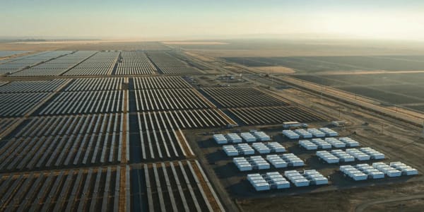 Tesla, compra el 90% de un proyecto solar y de almacenamiento de 509 MW en Arizona