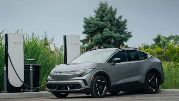 Mitsubishi Eclipse EV, doble puerto de carga y NACS para este otoño