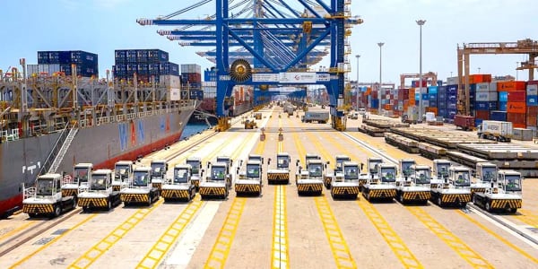 DP World, electrifica su terminal en el Puerto de Santos con 15 camiones eléctricos