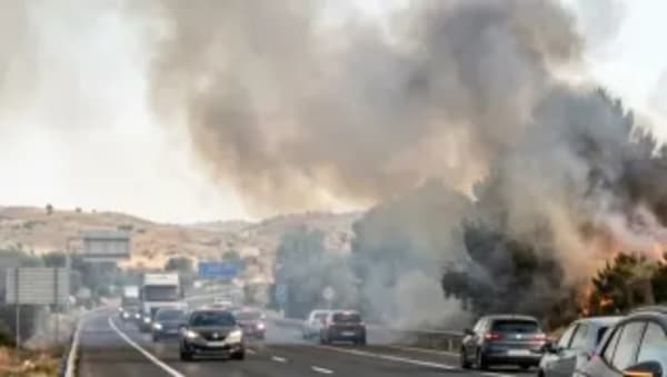 Incendios en carretera, cómo actuar si te encuentras uno al conducir