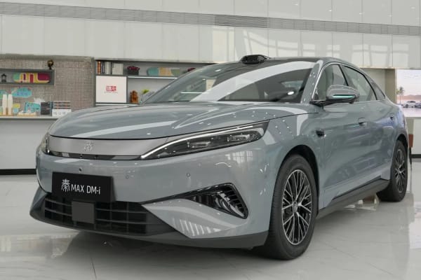 BYD Qin Max EV, primeras imágenes del sedán eléctrico de carga rápida