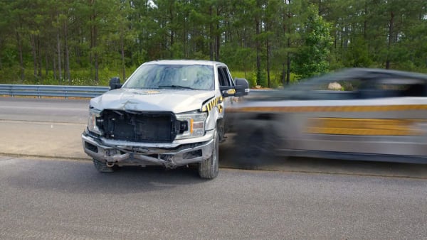 Tesla Cybertruck, estrellado a 178 km/h contra un Ford F-150