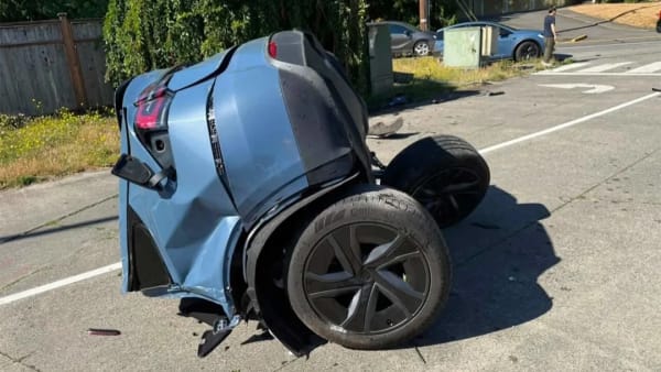 Tesla Model X, partido en dos tras un brutal accidente, ocupantes sobreviven