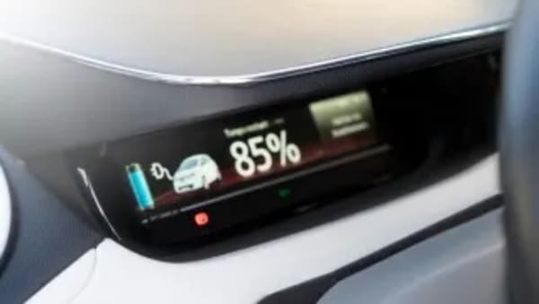 Coche eléctrico, recorrer 100 km cuesta cuatro veces menos que con gasolina