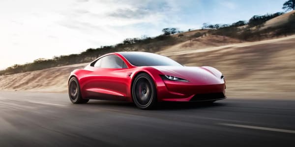 Tesla Roadster, su jefe de diseño asegura que llegará "muy pronto"