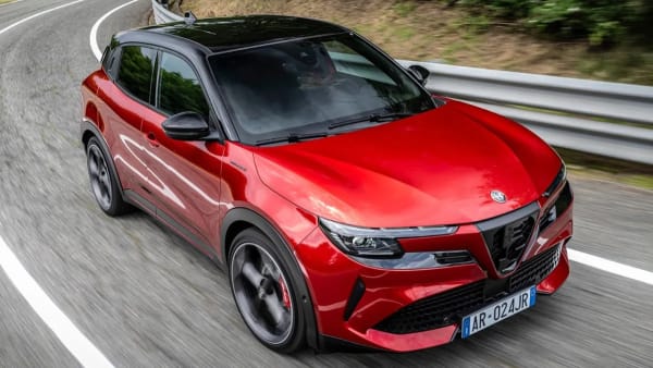 Alfa Romeo Junior Elettrica Veloce, el SUV de 280 CV ahora 8.000€ más barato