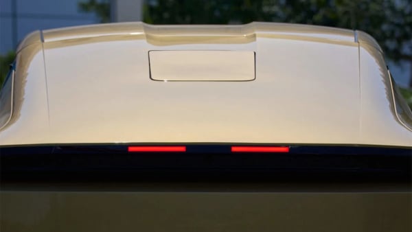 Tesla Cybercab, el robotaxi con antena Starlink integrada en el techo