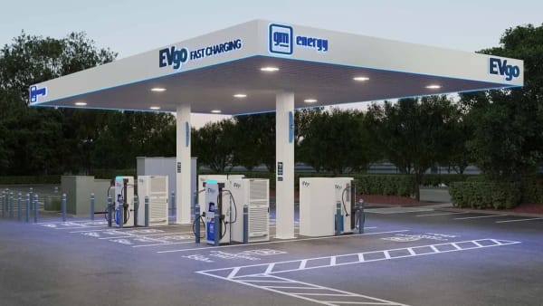 EVgo y GM, su red de carga rápida crece con estaciones tipo gasolinera