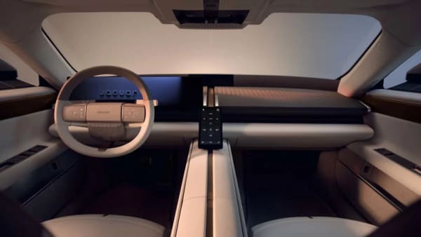 Jaguar Type 01, interior sin ventanilla trasera ni espejo retrovisor