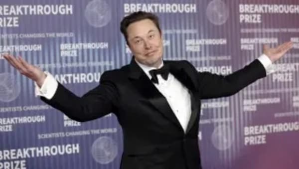 Elon Musk, la conducción autónoma en camiones llegará en un año por falta de camioneros