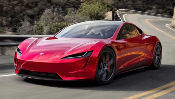 Tesla Roadster, el 'Flying Roadster' con propulsores SpaceX podría llegar este mes