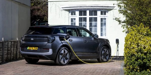 Reino Unido, el gobierno evalúa relajar las normas para vehículos eléctricos