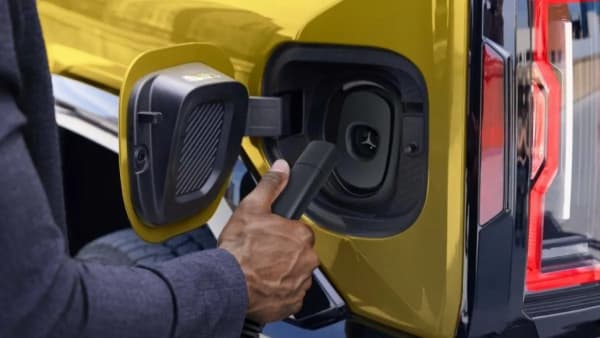 GM, todos sus eléctricos de 2027 se conectarán a Supercargadores de Tesla
