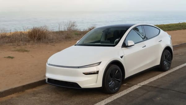 Tesla Model Y, exportación de energía con adaptador de $80 en EE. UU.