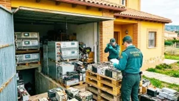 Condenado a 18 meses de prisión por almacenar 45 toneladas de baterías de litio en casa