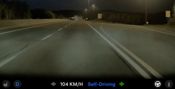 Tesla FSD v14, el coche intentó salirse de la carretera a 110 km/h