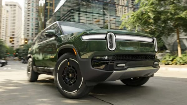Rivian R1S y R1T, llamada a revisión por intermitentes defectuosos