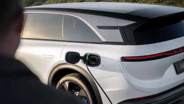 Lucid Gravity, el SUV eléctrico que puede cargar un Tesla Model 3