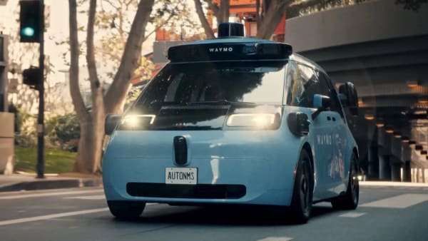 Waymo, sus nuevas minivans robotaxi Zeekr ya aceptan pasajeros de pago en EE.UU.