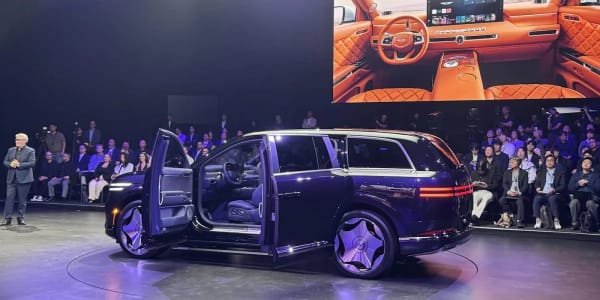 Genesis GV90, el SUV eléctrico de lujo con puertas tipo 'coach' y nevera