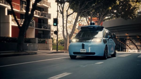 Waymo Zeekr Ojai, el robotaxi chino ya disponible para todos en EE. UU.