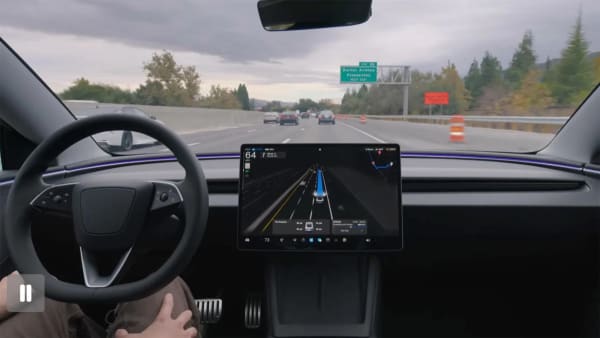 Tesla FSD, desmiente su retirada en China pero sin fecha de llegada
