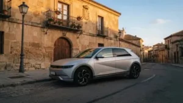 Coche eléctrico sin garaje, alternativas reales para cargarlo a diario