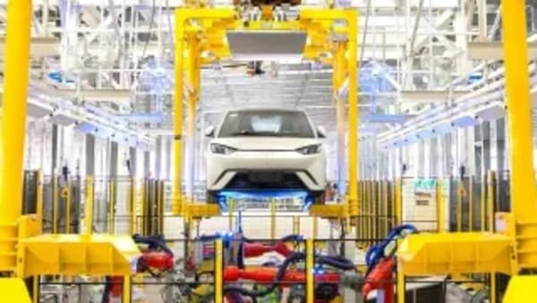 CATL y BYD, retrasadas sus fábricas de coches eléctricos en Hungría