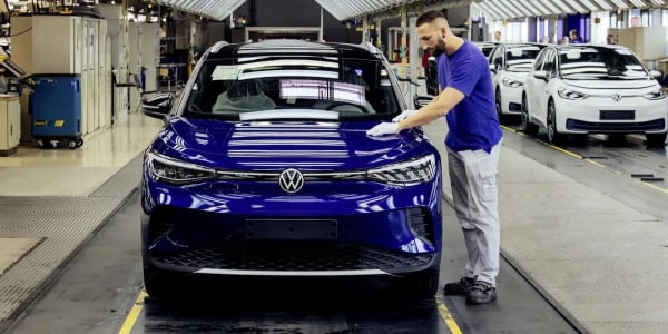 Volkswagen recortará 100.000 empleos y parará cuatro fábricas en Alemania