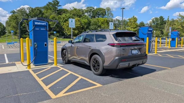 Walmart, problemas y largas esperas en su red de recarga rápida