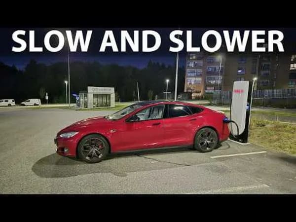 Tesla Model S P85 2013, comparativa de su curva de carga tras más de una década