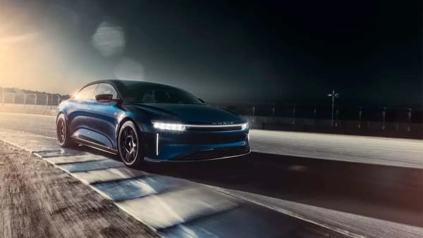 Lucid Air, llamada a revisión de 27.000 unidades por riesgo de incendio
