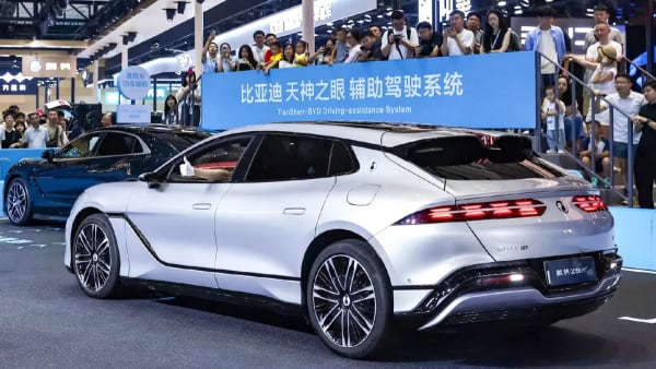 BYD Denza Z9GT, la versión trimotor e3 baja de precio en China