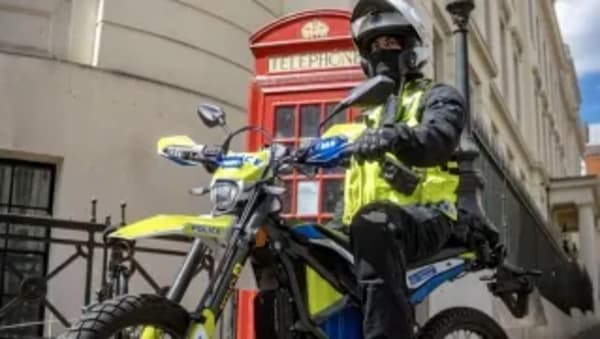 Sur-Ron eléctricas, la Policía de Londres amplía su flota a 25 motos