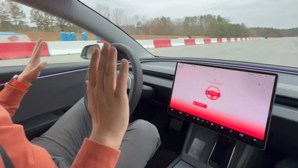 Tesla Full Self-Driving, piden investigar 43 casos de conductores dormidos